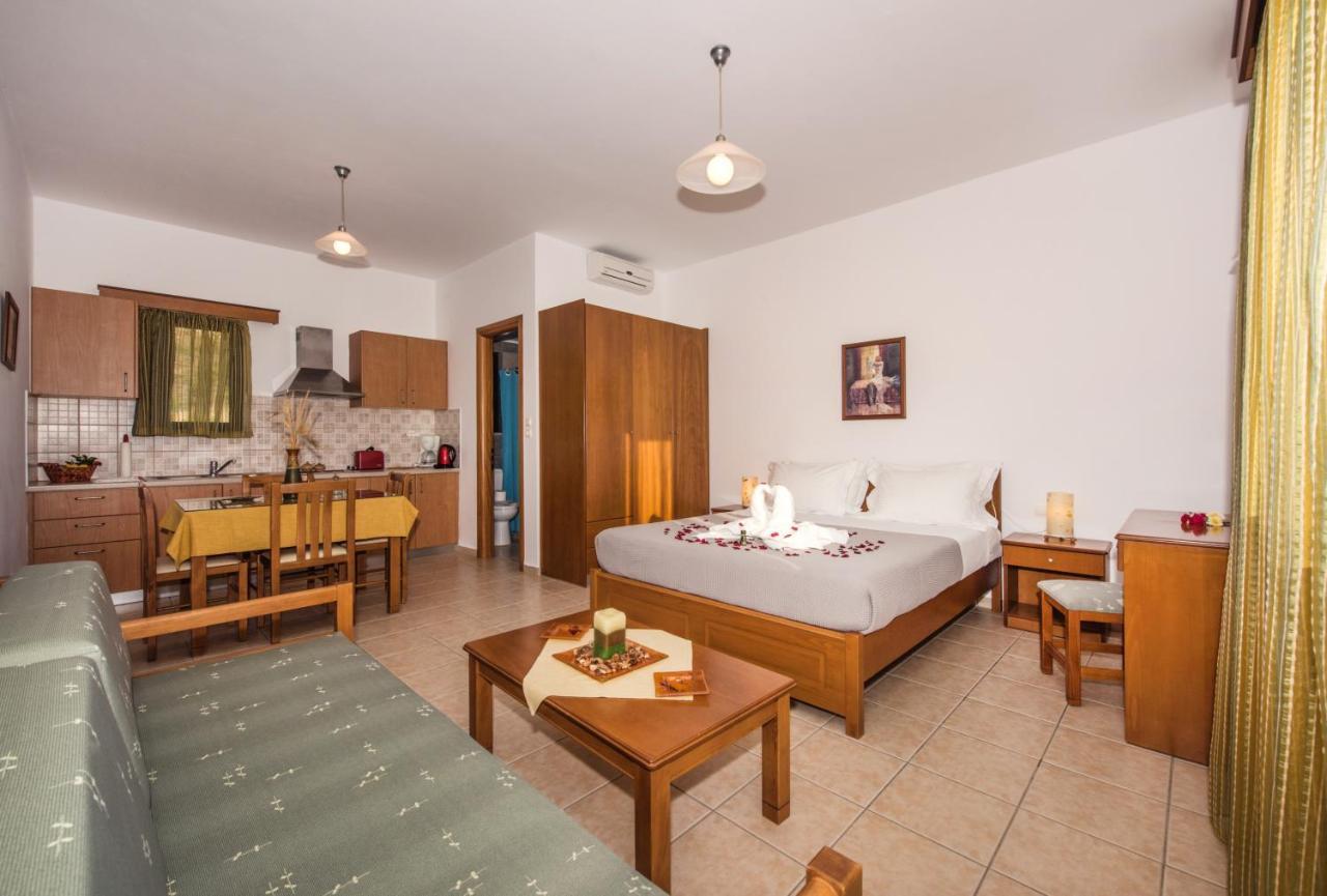 פלאסרנה Magnolia Apartments And Studios מראה חיצוני תמונה